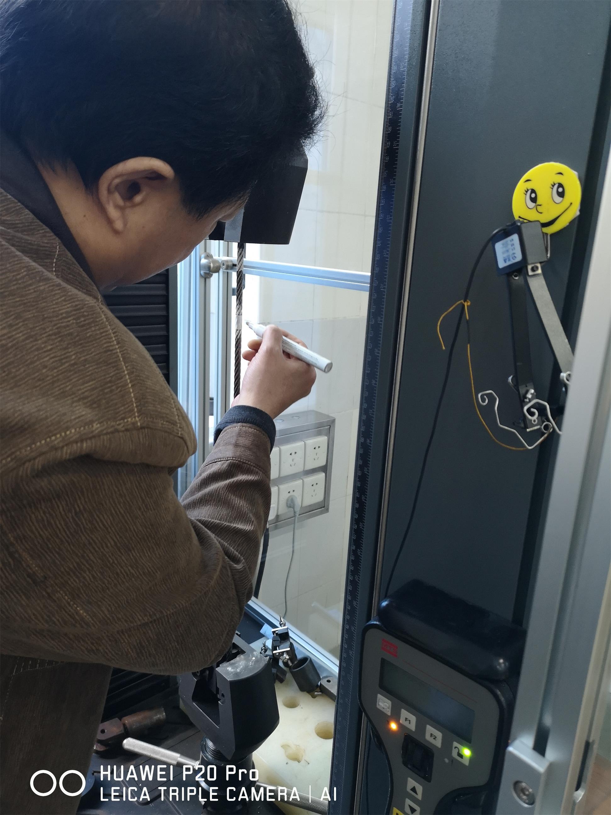 華東鋼繩技術專家做實驗