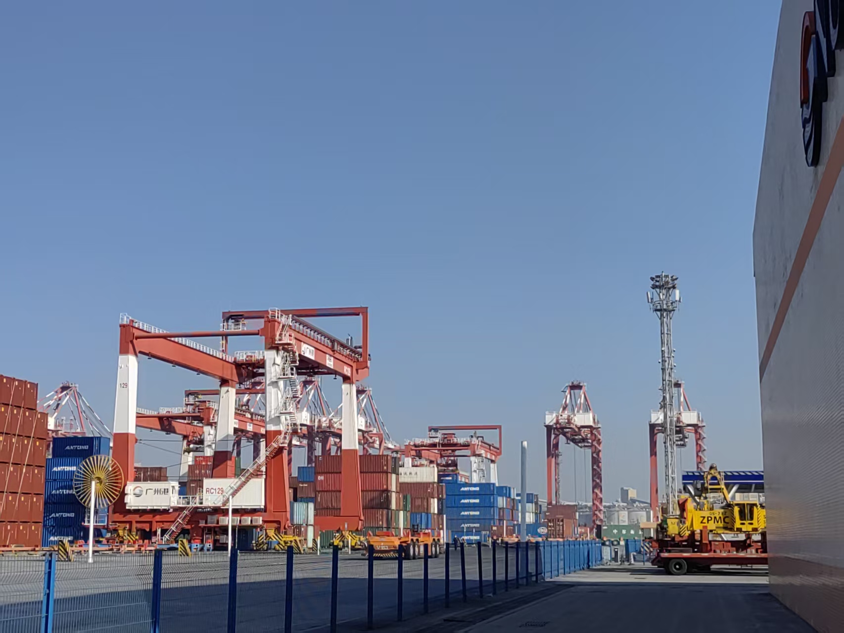 2026年元月14日，華繩公司一行三人及兩位行業專家，共赴廣州港南沙港區，進行技術交流及服務。