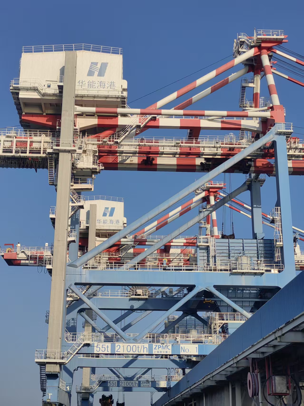 2026年1月15日，上海華繩公司及港機繩生產廠家一行三人，赴華能（福建）海港有限公司進行技術交流及服務。