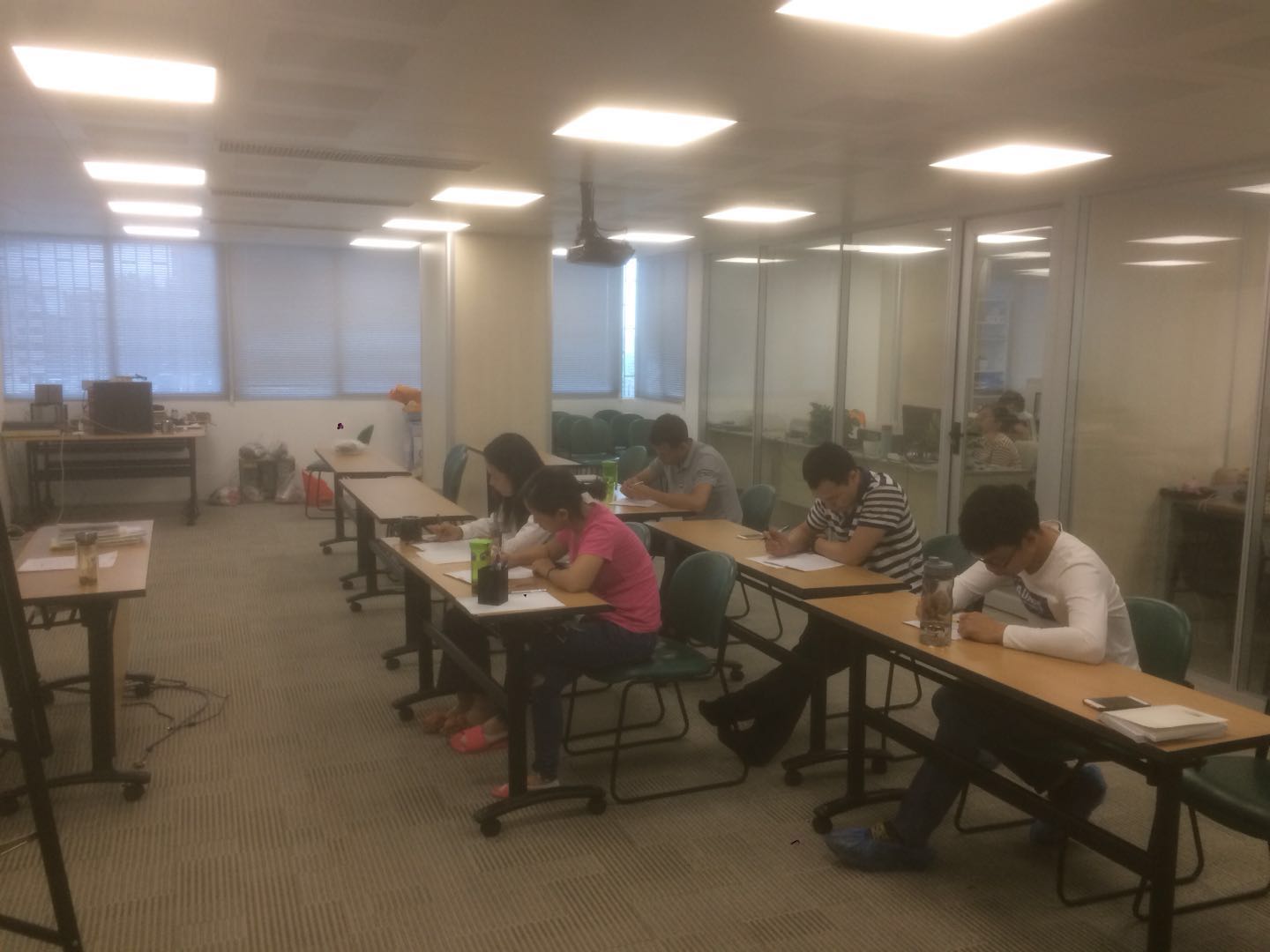 華東鋼繩公司2018年新員工第二輪鋼絲繩專業(yè)技術(shù)知識培訓考試緊張進行中